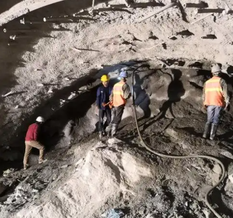 花垣拱顶带模注浆料的施工流程及注意事项